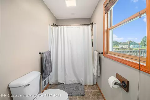 Bath - 4113 E Jason Rd, Saint Johns, MI 48879 photo 3 of 5