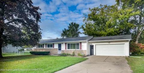 706 Arbor Vitae Dr, Lansing, MI 48917