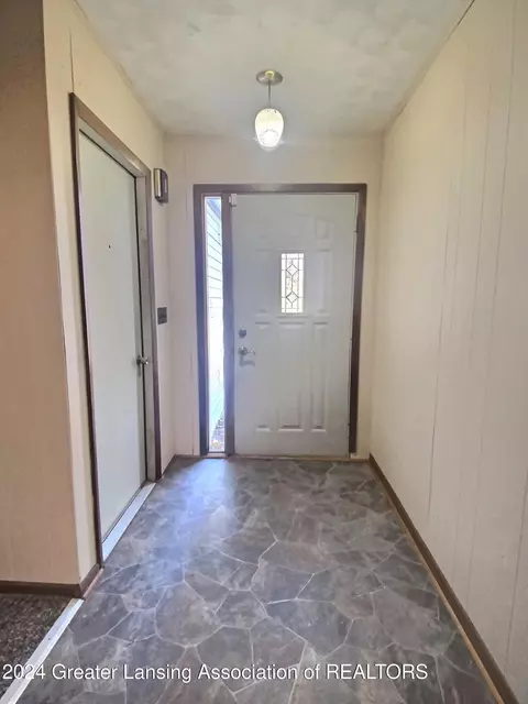 1189 W Round Lake Rd, Dewitt, MI 48820 photo 3