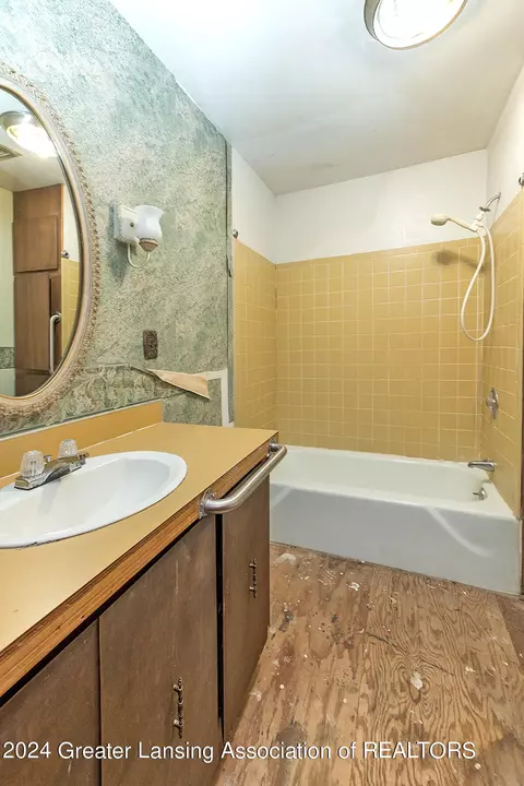 1189 W Round Lake Rd, Dewitt, MI 48820 photo 12