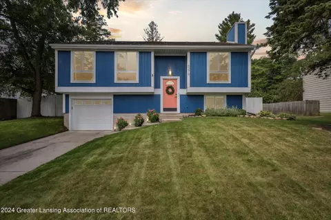 6279 Sunhollow Ln, Haslett, MI 48840