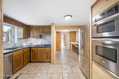 Entry Way - 502 Keyte St, Owosso, MI 48867 photo 4 of 4