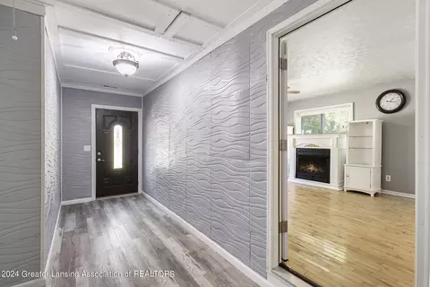 Entry Way - 502 Keyte St, Owosso, MI 48867 photo 1 of 4