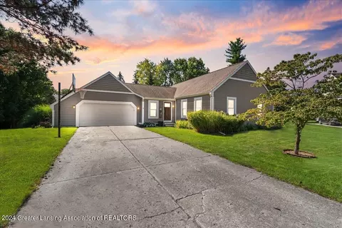 1504 Bentbrook Cir, Lansing, MI 48917