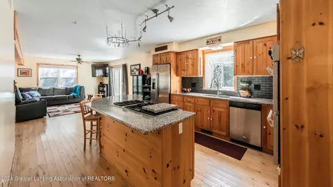 Kitchen - 15629 Chandler Rd, Bath, MI 48808 photo 2 of 4