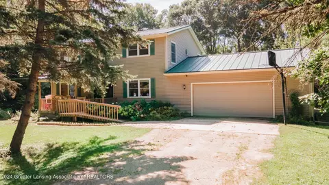 Exterior - 15629 Chandler Rd, Bath, MI 48808 photo 1 of 15