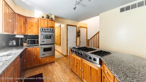 Kitchen - 15629 Chandler Rd, Bath, MI 48808 photo 3 of 4