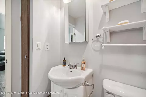 Bath - 4900 Kessler Dr, Lansing, MI 48910 photo 2 of 2