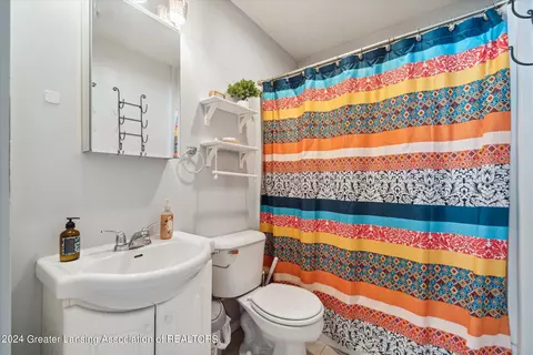 Bath - 4900 Kessler Dr, Lansing, MI 48910 photo 1 of 2