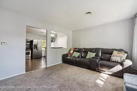 Entry Way - 4900 Kessler Dr, Lansing, MI 48910 photo 2 of 2