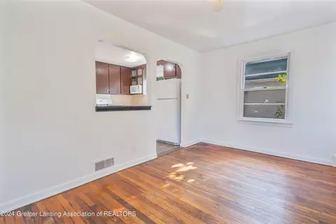 521 Tisdale Ave, Lansing, MI 48910 photo 4