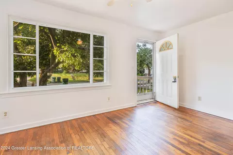 521 Tisdale Ave, Lansing, MI 48910 photo 3