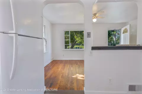 521 Tisdale Ave, Lansing, MI 48910 photo 5