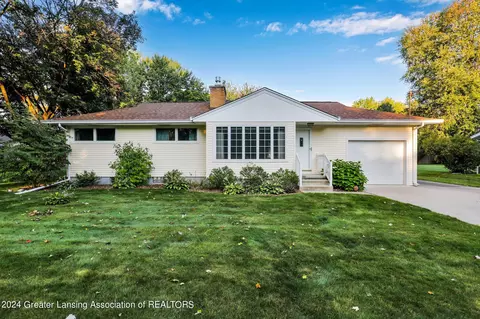 15330 Pinehurst Dr, Lansing, MI 48906