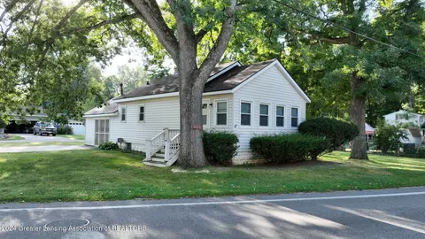 6098 E Lake Dr, Haslett, MI 48840