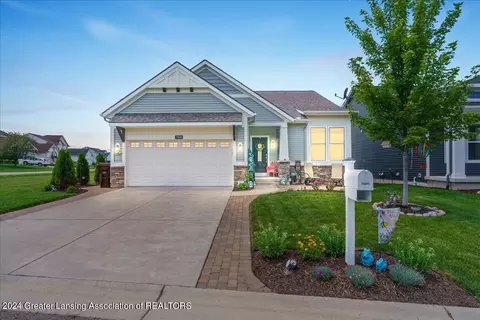 7600 Roxborough Ln, Grand Ledge, MI 48837