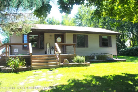 1833 S Ainger Rd, Charlotte, MI 48813