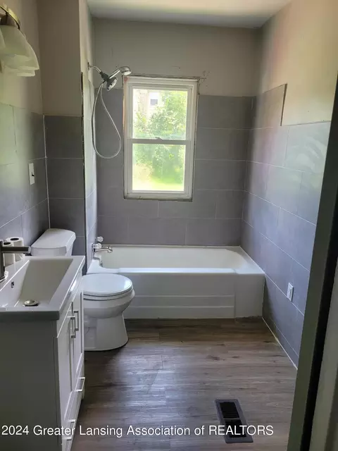 Undisclosed, Lansing, MI 48910 photo 5