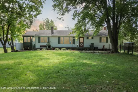 9751 Old Woodbury Rd, Laingsburg, MI 48848