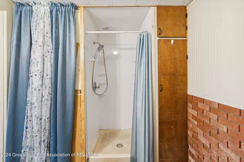 Bath - 2989 N Pingree Rd, Alma, MI 48801 photo 1 of 1