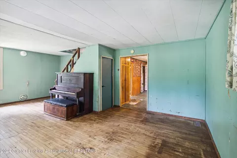 Entry Way - 2989 N Pingree Rd, Alma, MI 48801 photo 5 of 10