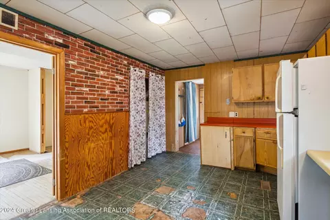 Entry Way - 2989 N Pingree Rd, Alma, MI 48801 photo 8 of 10