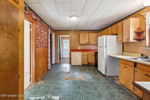 Entry Way - 2989 N Pingree Rd, Alma, MI 48801 photo 6 of 10