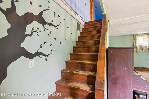 Entry Way - 2989 N Pingree Rd, Alma, MI 48801 photo 4 of 10