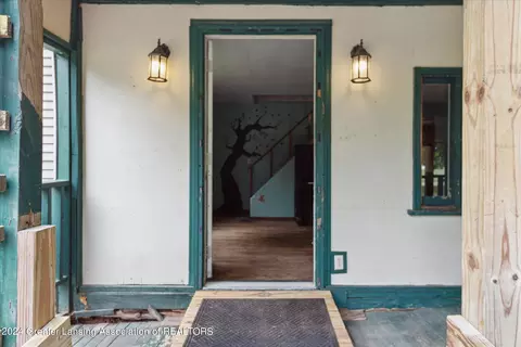 Entry Way - 2989 N Pingree Rd, Alma, MI 48801 photo 2 of 10