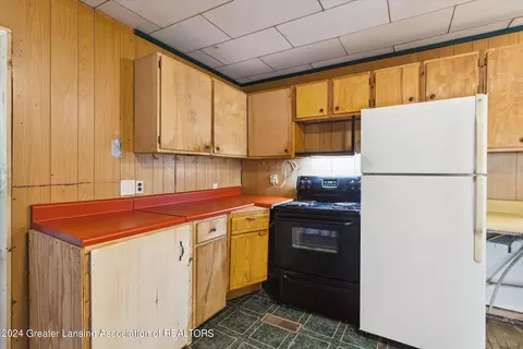 Kitchen - 2989 N Pingree Rd, Alma, MI 48801 photo 2 of 2