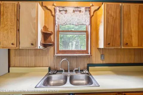 Kitchen - 2989 N Pingree Rd, Alma, MI 48801 photo 1 of 2