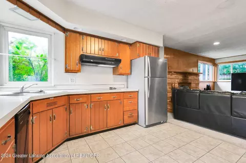 Kitchen - 2501 Devonshire Ave, Lansing, MI 48910 photo 4 of 4