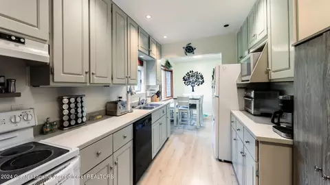 367 E South St, Mason, MI 48854 photo 9