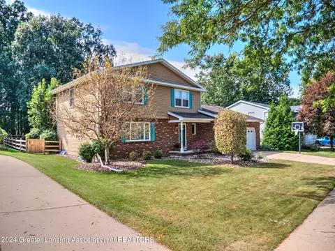 5706 Wood Valley Dr, Haslett, MI 48840