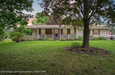 1211 N Waverly Rd, Dimondale, MI 48821