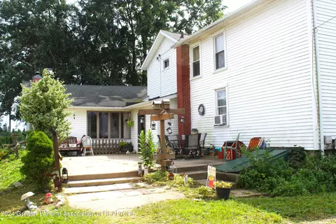 1144 Lawrence Hwy, Charlotte, MI 48813
