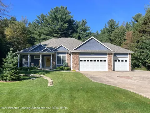 7238 Bennington Greens Dr, Owosso, MI 48867