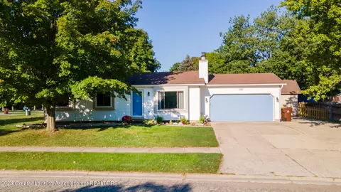 1765 Foxwood Dr, Holt, MI 48842