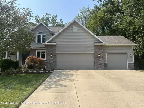 2388 Houghton Hollow Dr, Lansing, MI 48911