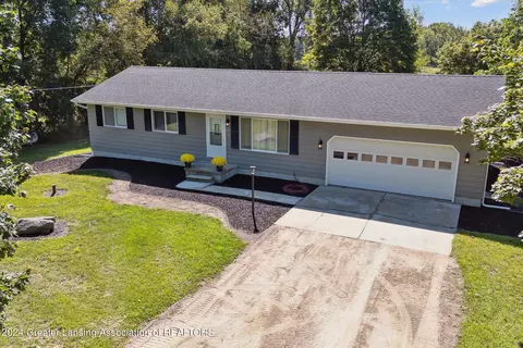 1009 W Barnes Rd, Mason, MI 48854