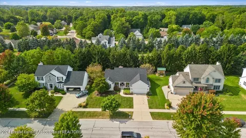 13630 Juniper Dr, Dewitt, MI 48820 photo 2