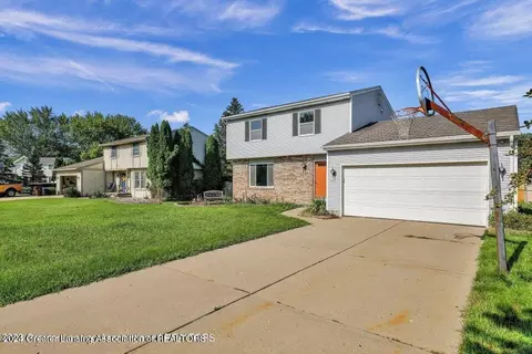 1711 Stoney Point Dr, Lansing, MI 48917