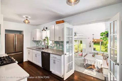 5664 School St, Haslett, MI 48840 photo 6