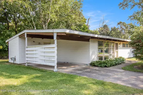 5670 Buckingham Rd, Haslett, MI 48840