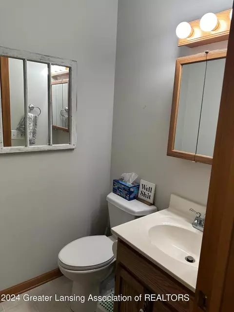 Bath - 6465 W Maple Rapids Rd, Saint Johns, MI 48879 photo 1 of 2