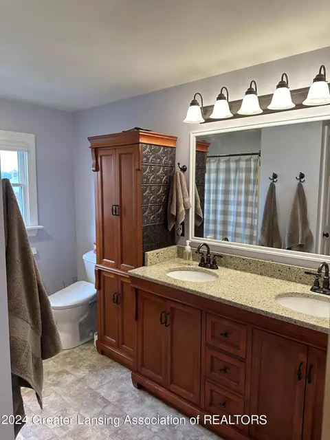 Bath - 6465 W Maple Rapids Rd, Saint Johns, MI 48879 photo 2 of 2