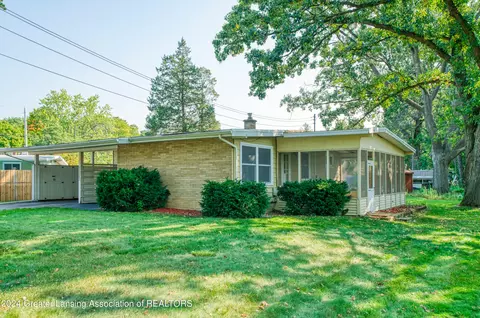2818 Leon Ave, Lansing, MI 48906