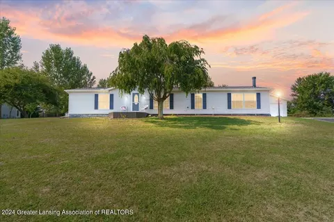 10838 Lakeside Dr, Perrinton, MI 48871
