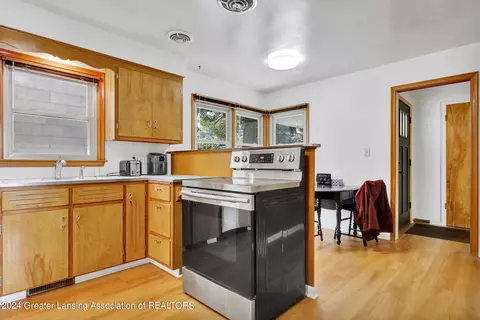 Kitchen - 2005 Alpha St, Lansing, MI 48910 photo 2 of 4