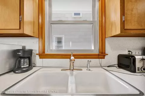 Kitchen - 2005 Alpha St, Lansing, MI 48910 photo 4 of 4